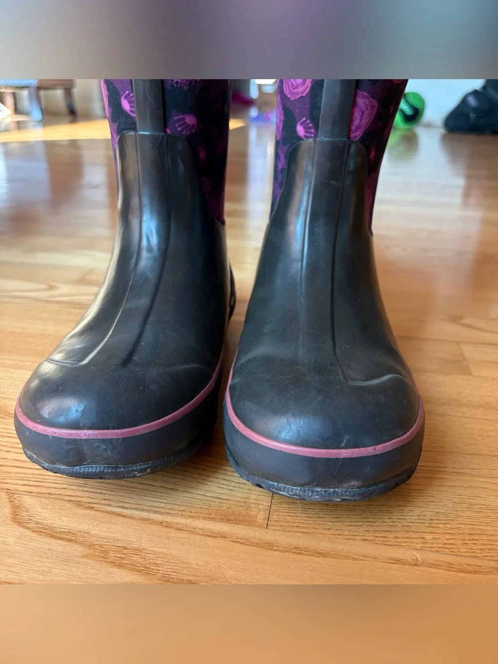 Bogs Kids Classic Snow Boots Sz 5 Youth Floral Black Purple Winter Waterproof